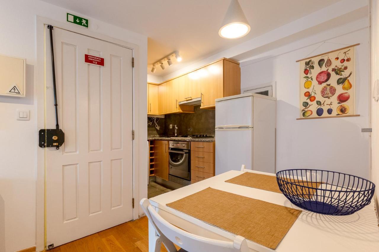 Contemporary Apartment In Chiado 3 Lisboa Kültér fotó